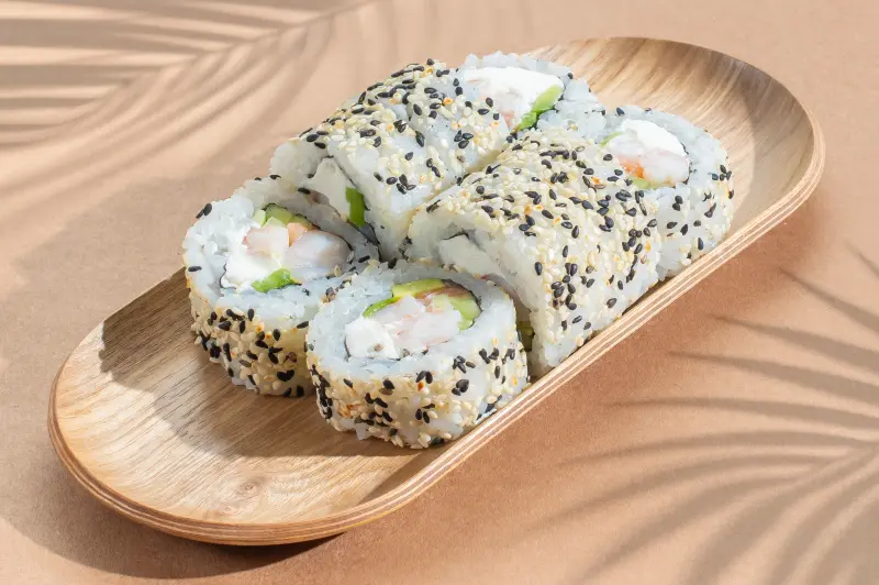 Калифорния с креветкой и кунжутом
